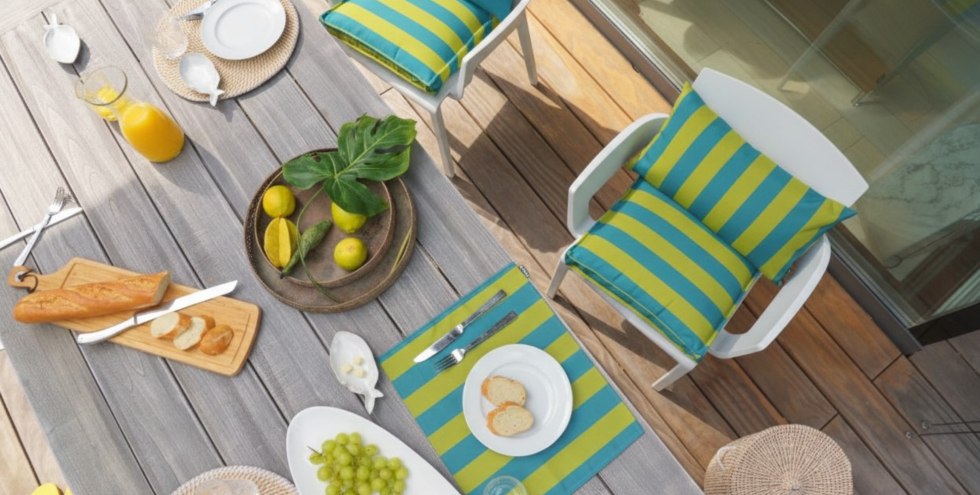  Die Farbwelt  Green Petrol  wirkt modern und...