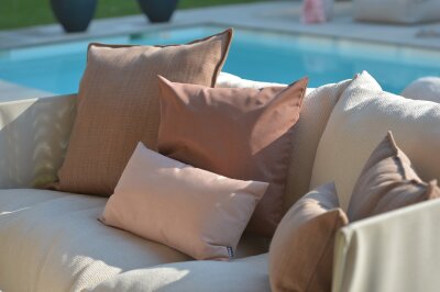 H.O.C.K. - AGORA Romy Outdoor Sitzkissen BLISS 45x45x6cm umbra rost mit Biese kleingemustert col. 20093