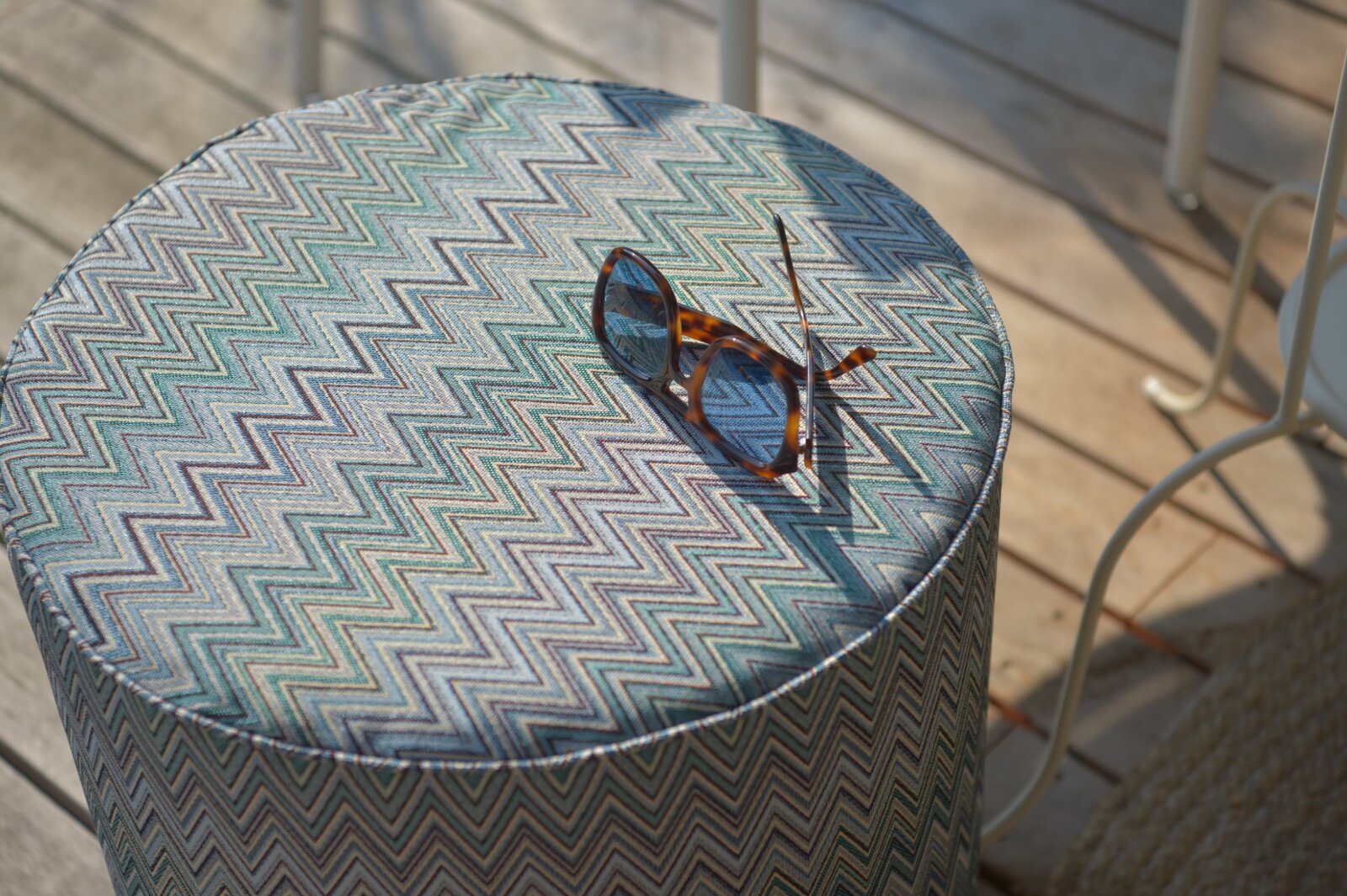 H.O.C.K. Pablo Outdoor Hocker Pouf rund mit Keder ø45x45cm col. 2 blue multi Zick-Zack sun boho