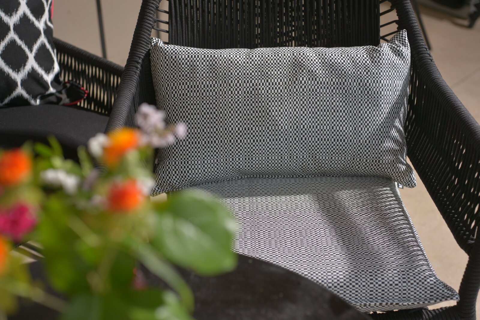 H.O.C.K. Brian Outdoor Sitzkissen BLISS 40x40x6cm schwarz weiß mit Biese kleingemustert Glory