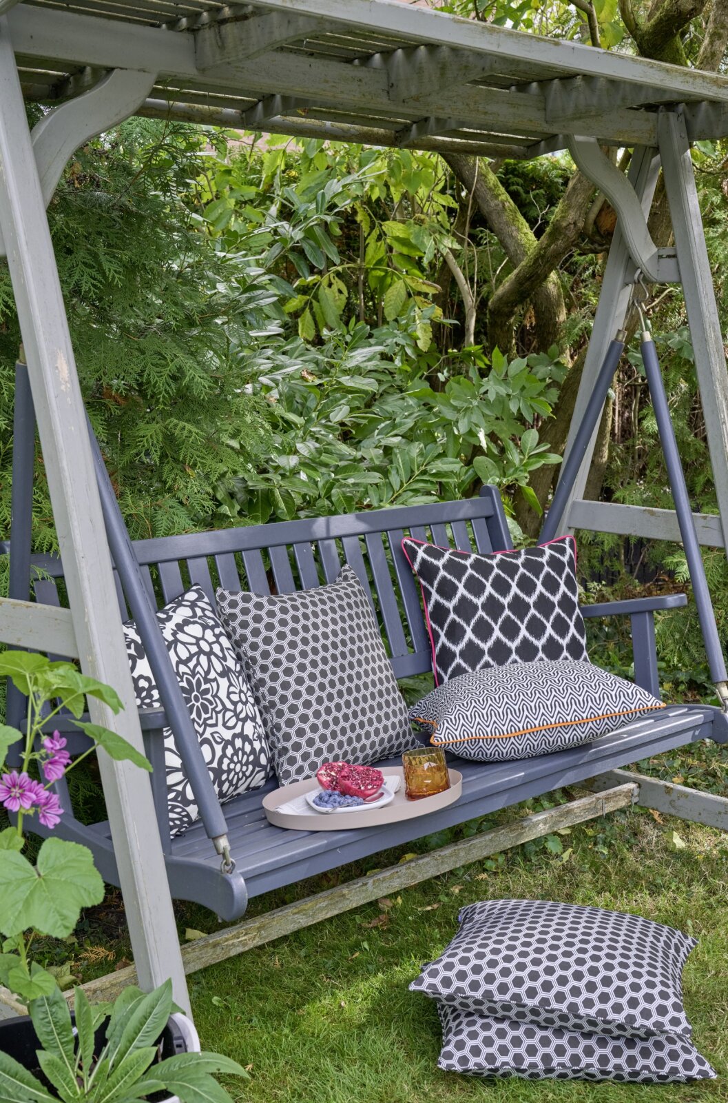 H.O.C.K. Barry Outdoor Kissen 50x50cm schwarz weiß mit Keder neon pink Polca Dots Glory