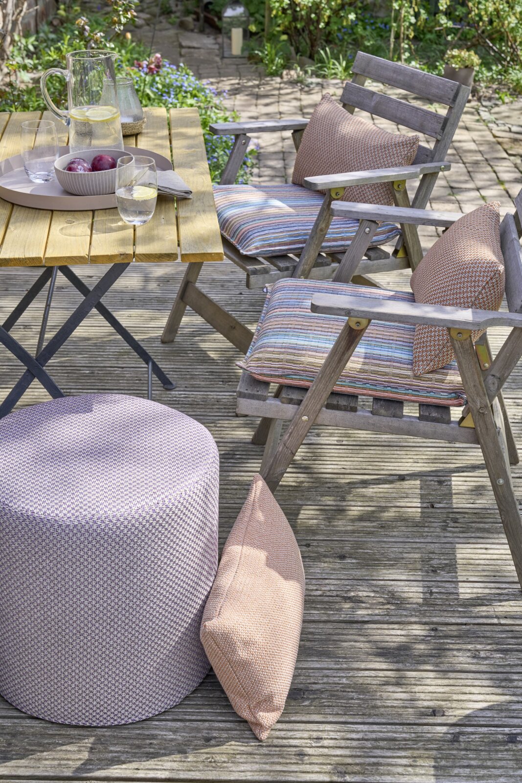 H.O.C.K. Linocea Outdoor Hocker Pouf rund ø45x45cm lila col. 404520