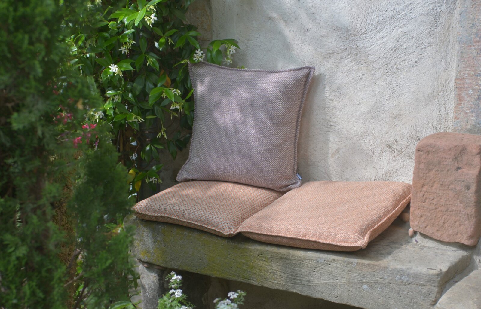 H.O.C.K. Linocea Outdoor Hocker Pouf rund ø45x45cm orange col. 402470