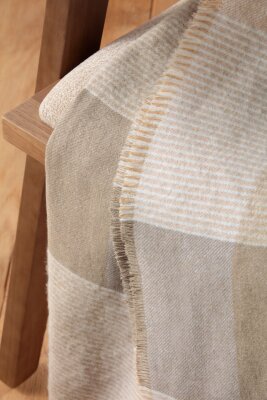 BIEDERLACK Decke Plaid Tagesdecke "White Bouclé" natur beige kariert mit Fransen 130x170cm