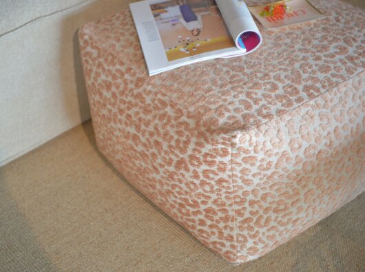 H.O.C.K. Tamaro Bean Cube Hocker 55x55x35cm salmon powder Leo-Muster