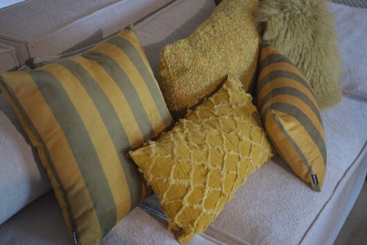 H.O.C.K. Becci Dekokissen 70x40cm maisgelb Bouclé-Struktur