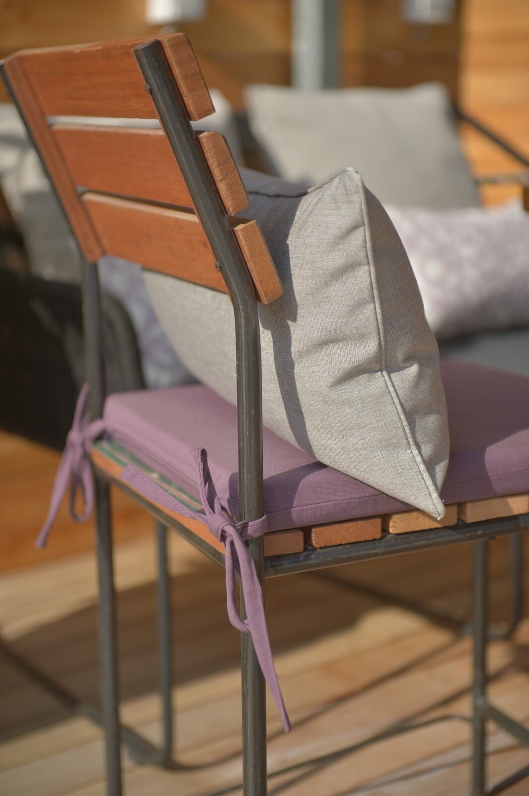 H.O.C.K. Classic Uni Outdoor Stuhlkissen NORM mit Bändern 40x40x4cm brombeer