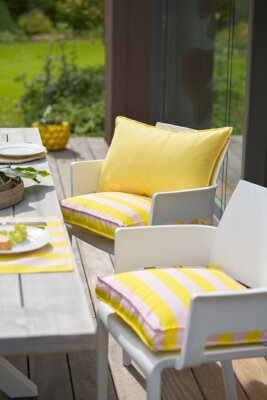 H.O.C.K. Riviera Stripe Outdoor Sitzkissen 50x50x5cm Yellow Rosé Streifen
