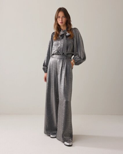 N.Y.A. | Summum Metallic Bluse mit Diamanten silber