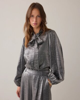 N.Y.A. | Summum Metallic Bluse mit Diamanten silber