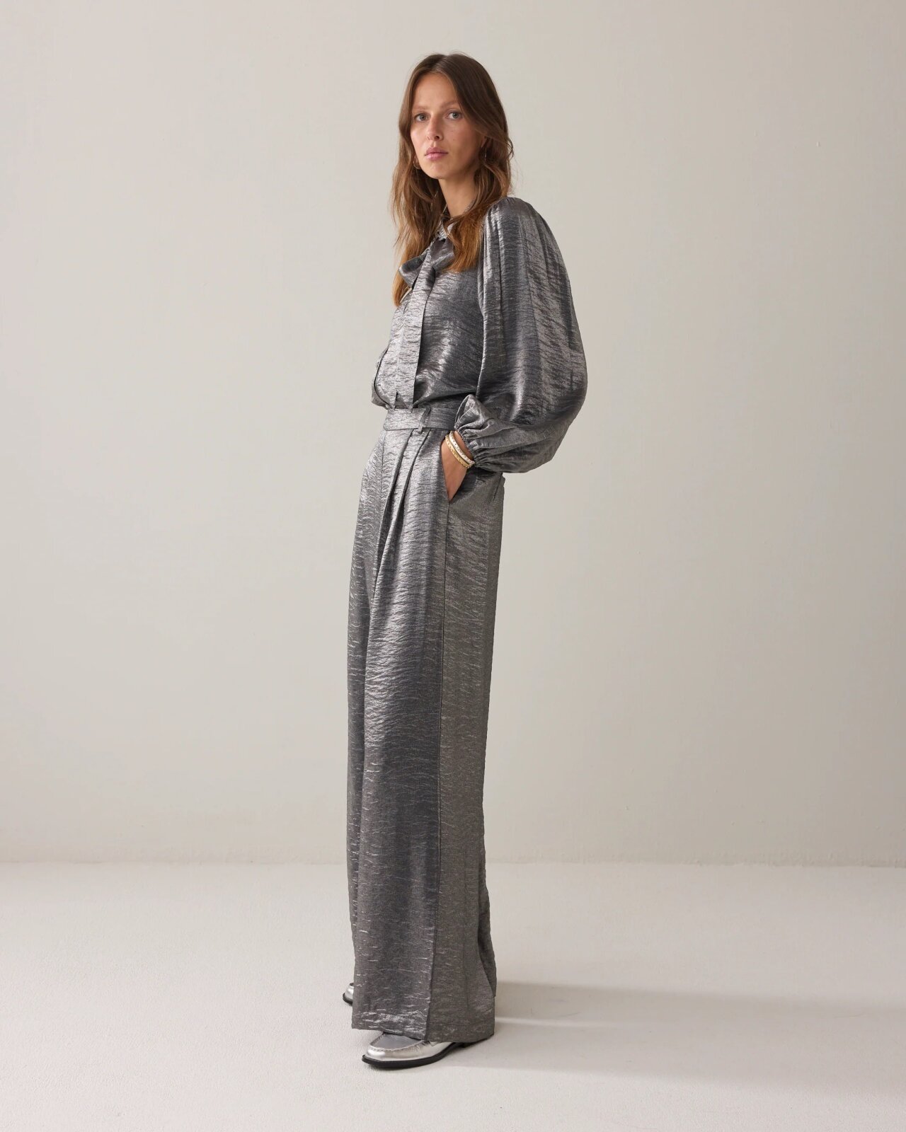 N.Y.A. | Summum Metallic Bluse mit Diamanten silber M