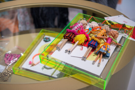 N.Y.A. | My Bob Schlüsselanhänger & Taschenanhänger Macramé handgemacht pink - gestreift