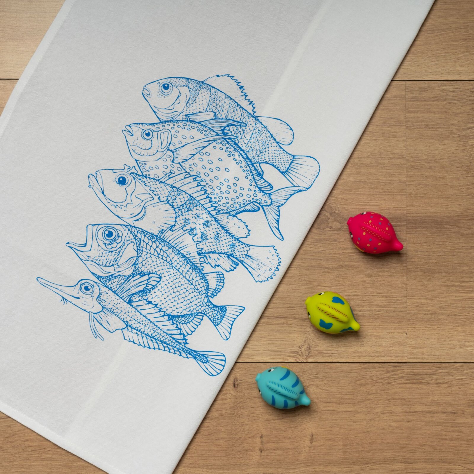 17;30 Geschirrtuch "5 Fische" weiß mit blau