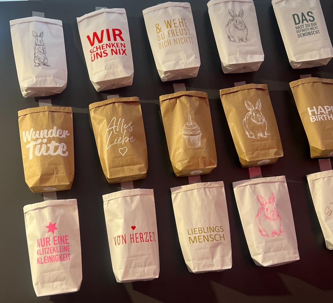 17;30 Paperbag Geschenktüte "Wehe du freust dich nicht" weiß mit gold