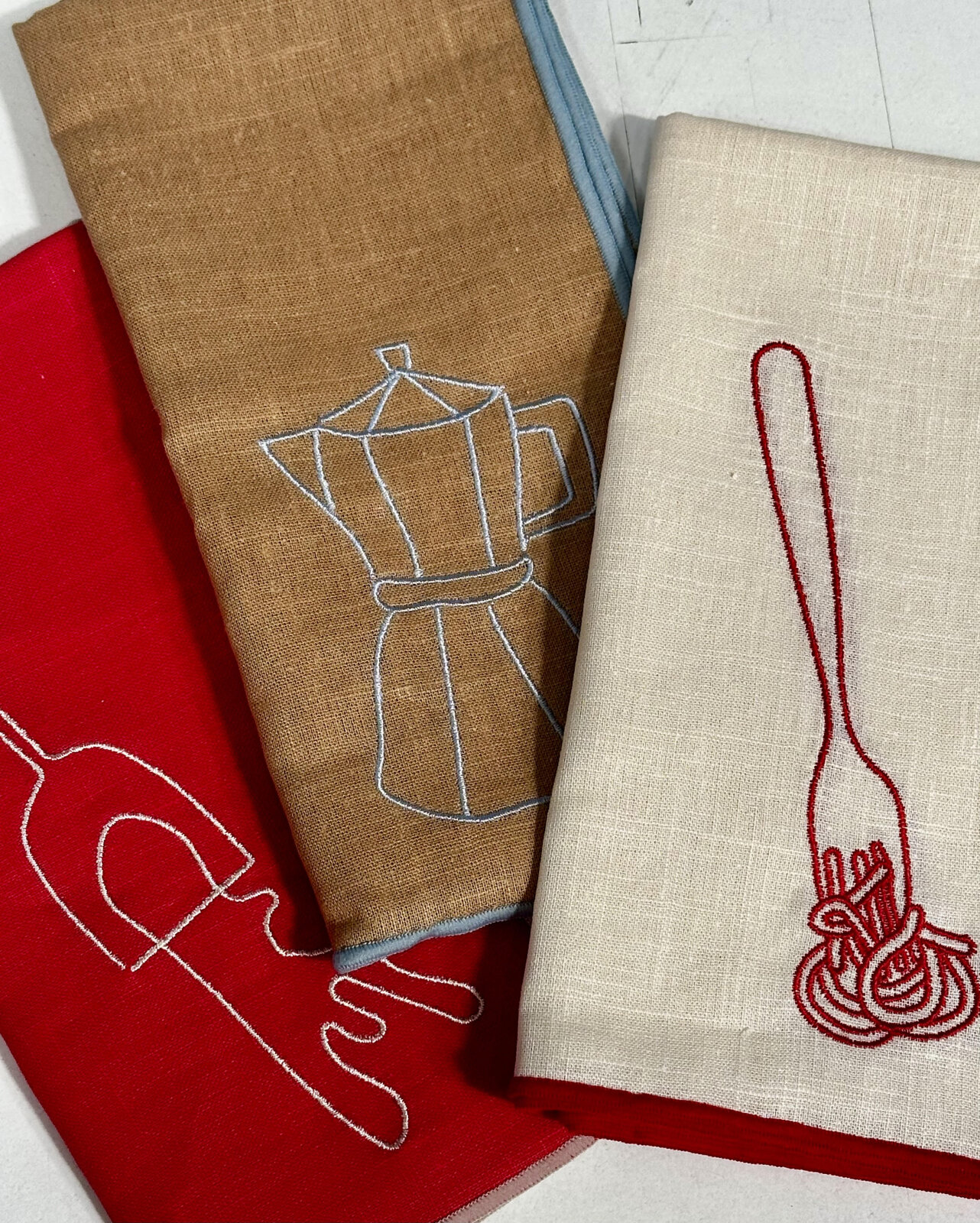 Maegen Servietten aus Leinen bestickt "Weinglas" 2er Pack | rot