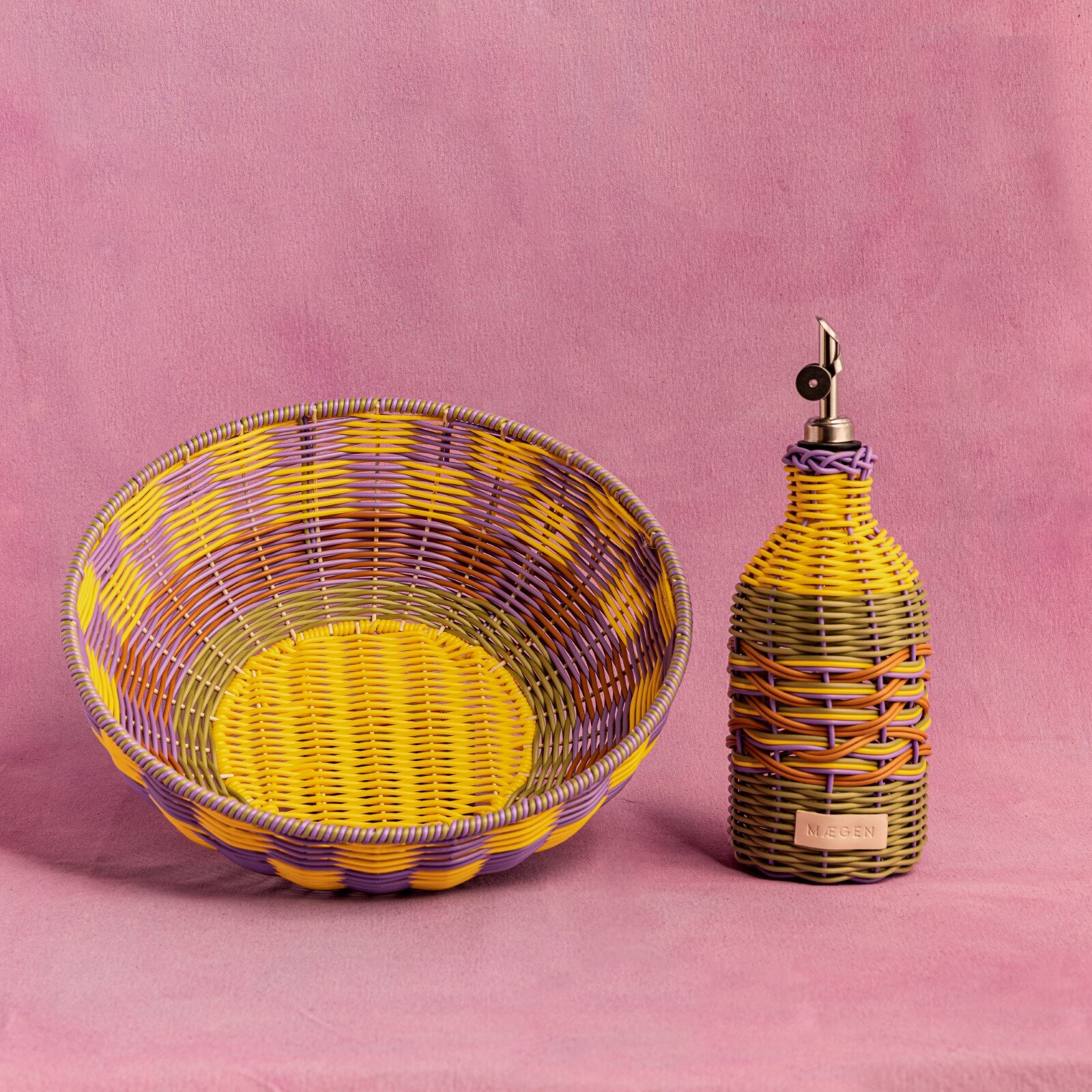 Maegen Glasölspender mit buntem Geflecht | yellow / lilac