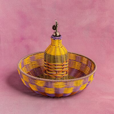 Maegen Glasölspender mit buntem Geflecht | yellow / lilac