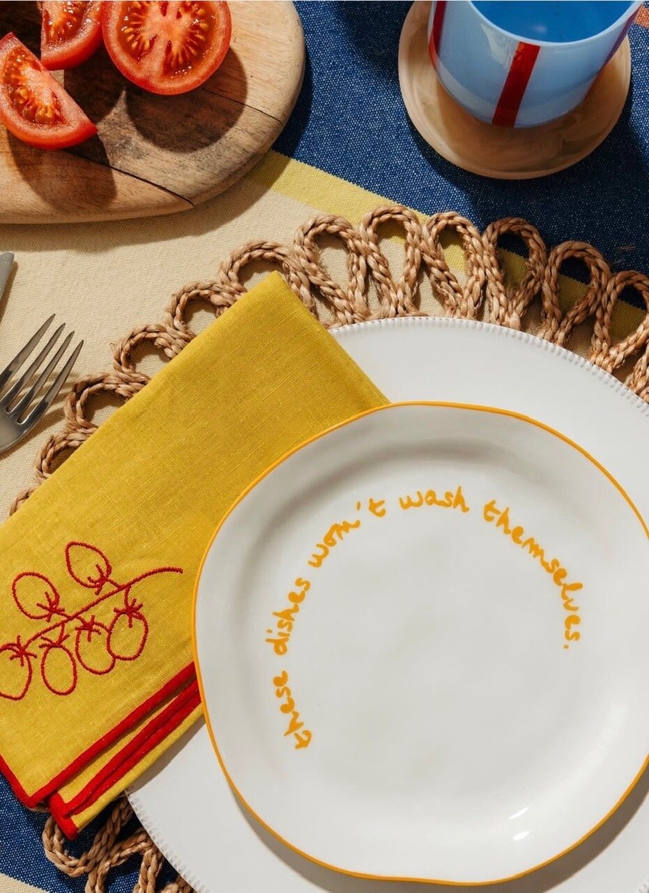 Maegen Steingut Teller mit Spruch "these dishes won`t wash themselves" | gelb