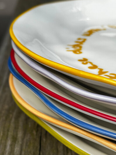 Maegen Steingut Teller mit Spruch "these dishes won`t wash themselves" | gelb