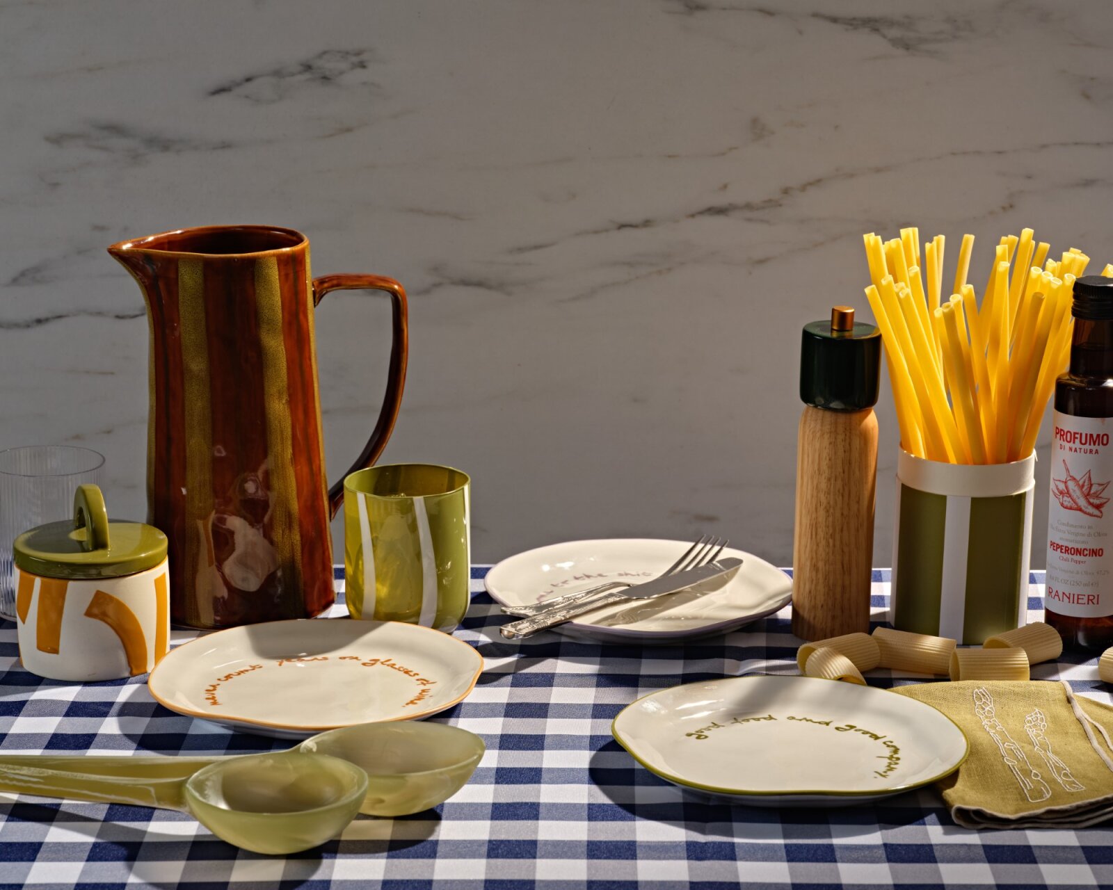 Maegen Steingut Teller mit Spruch "good food and good company" | olive