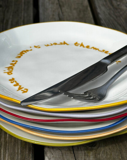 Maegen Steingut Teller mit Spruch "good food and good company" | olive