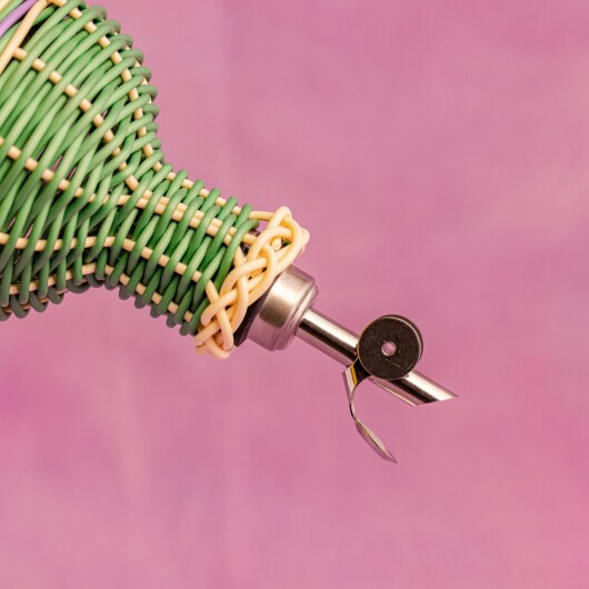 Maegen Glasölspender mit buntem Geflecht | brown / green