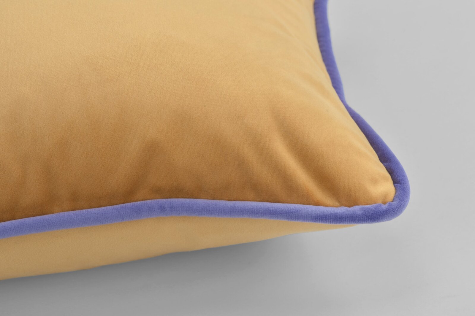 H.O.C.K. Nobile Samt Kissen 50x50cm honey-orange – Keder ultraviolet | Samtkissen