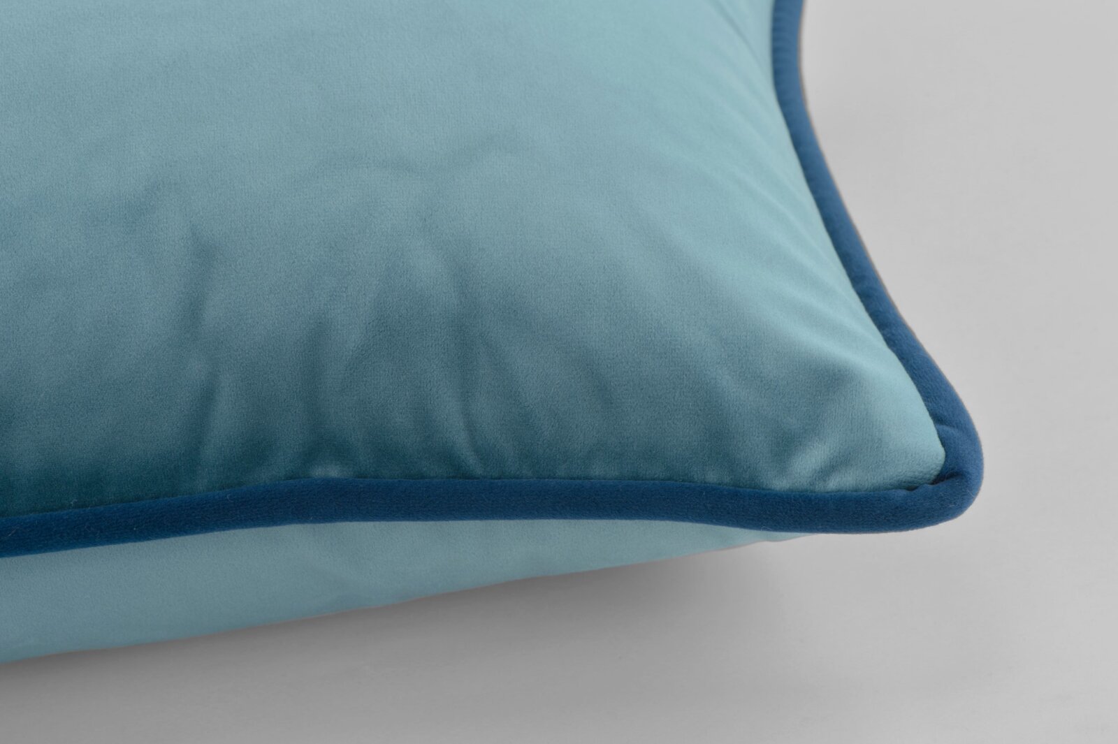 H.O.C.K. Nobile Samt Kissen 50x50cm deep-sky-blue – Keder dark blue | Samtkissen