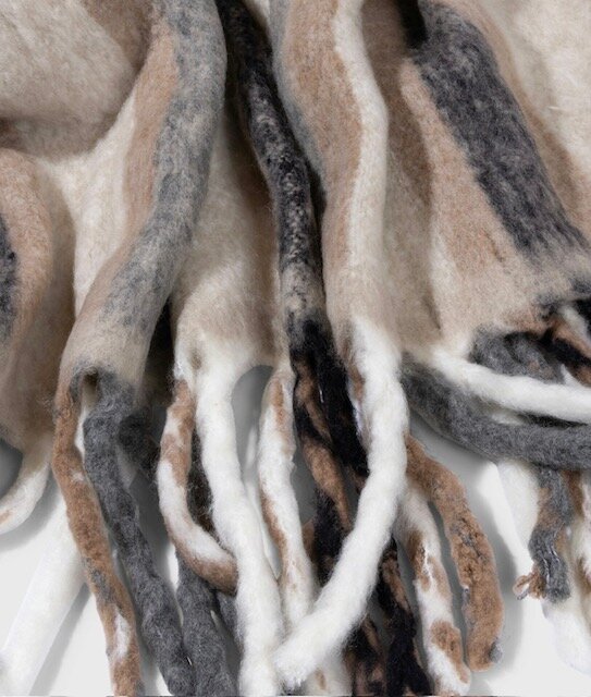 H.O.C.K. 10Days Striped Blanket Dunkelgrau – Streifendecke in Naturtönen mit Fransen 170x130cm