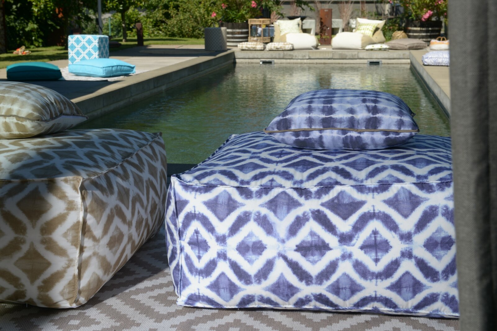 H.O.C.K. Badu Batik Yale Outdoor Loungehocker 90x90x40cm col. 03 blau