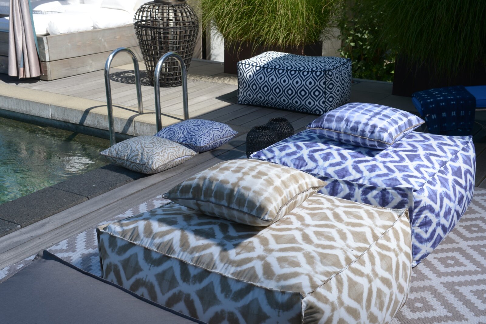 H.O.C.K. Badu Batik Yale Outdoor Loungehocker 90x90x40cm col. 03 blau