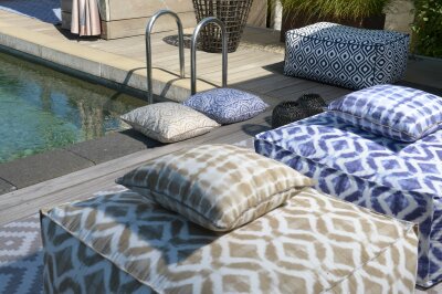 H.O.C.K. Badu Batik Yale Outdoor Loungehocker 90x90x40cm col. 03 blau