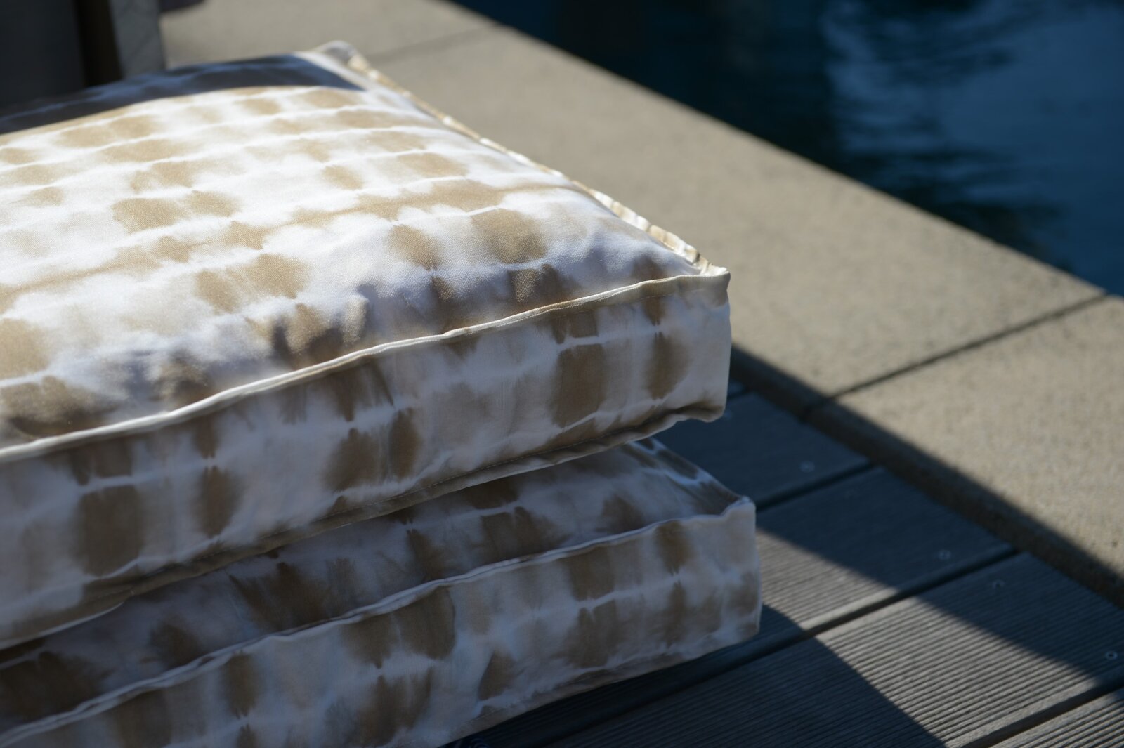 H.O.C.K. Badu Batik Midnight Outdoor Sitzkissen 40x40x5cm col. 01 natur beige