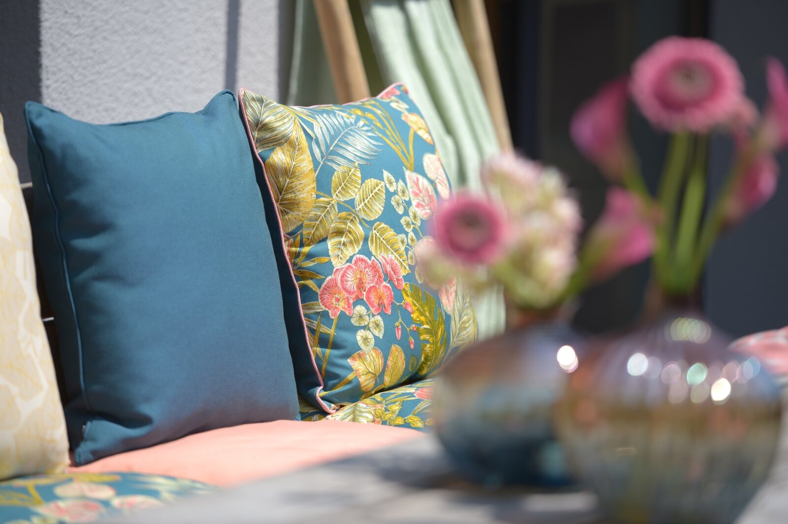 H.O.C.K. Eliza-Bouquet Outdoor Wendekissen Blumen-Motiv mit Keder 50x50cm petrol