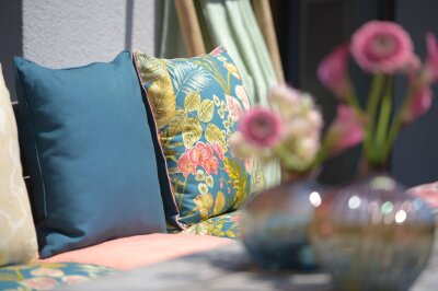 H.O.C.K. Eliza-Bouquet Outdoor Wendekissen Blumen-Motiv mit Keder 50x50cm petrol