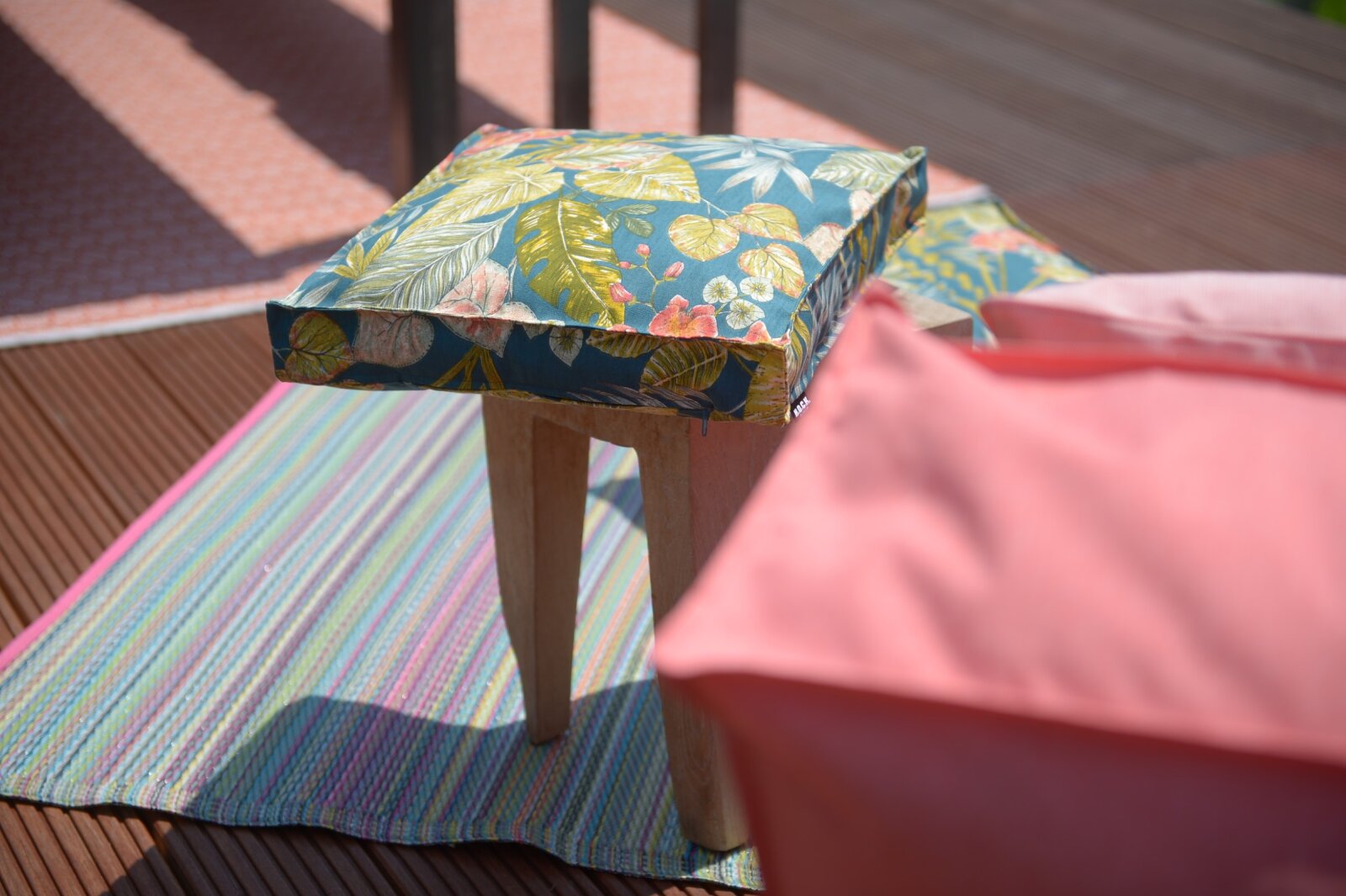 H.O.C.K. Eliza-Bouquet Outdoor Sitzkissen Blumen-Motiv 40x40x5cm petrol