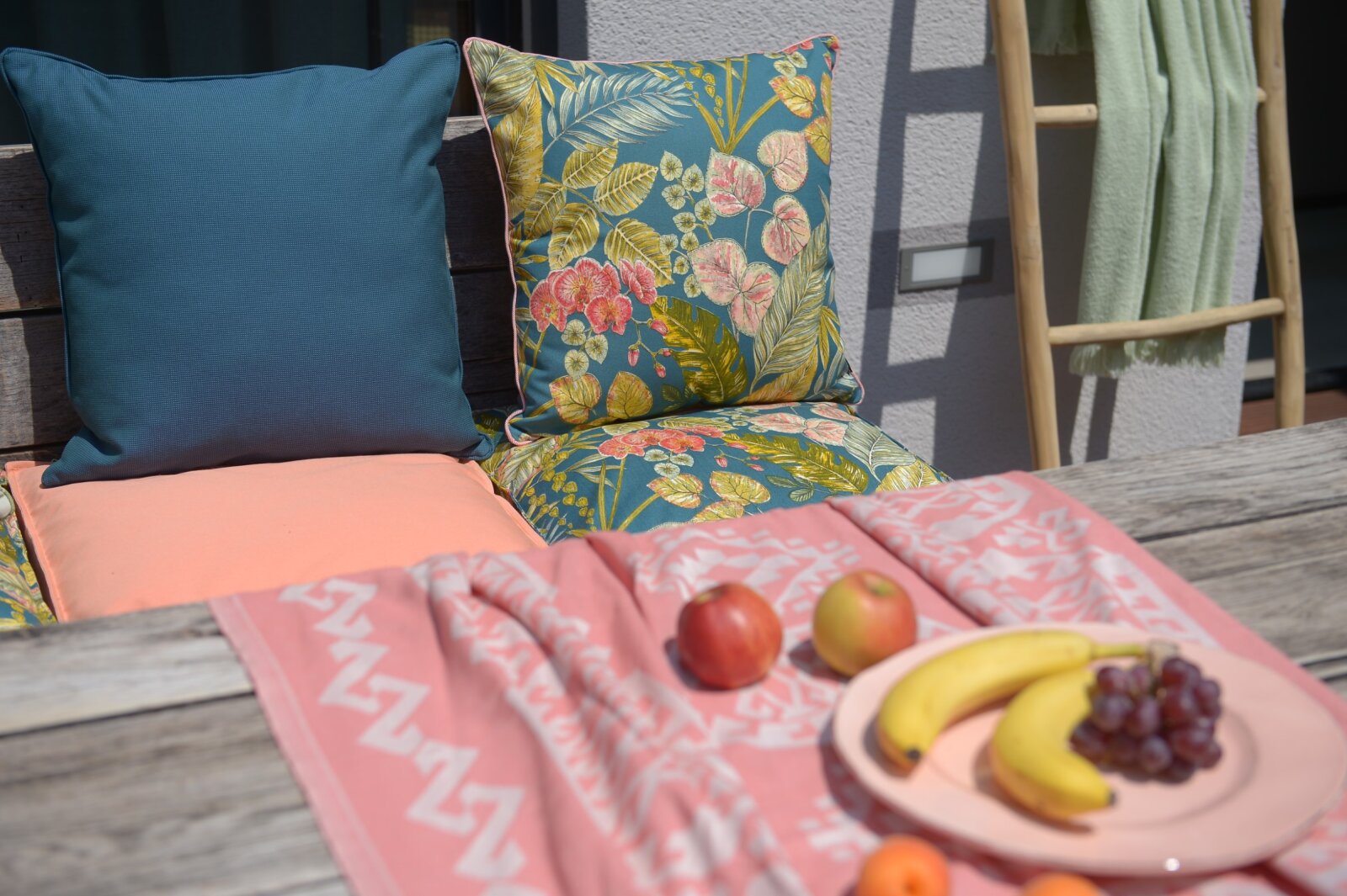 H.O.C.K. Eliza-Bouquet Outdoor Sitzkissen Blumen-Motiv 40x40x5cm petrol