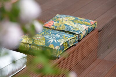 H.O.C.K. Eliza-Bouquet Outdoor Sitzkissen Blumen-Motiv 40x40x5cm petrol