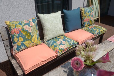 H.O.C.K. Eliza-Bouquet Outdoor Sitzkissen Blumen-Motiv 50x50x5cm petrol