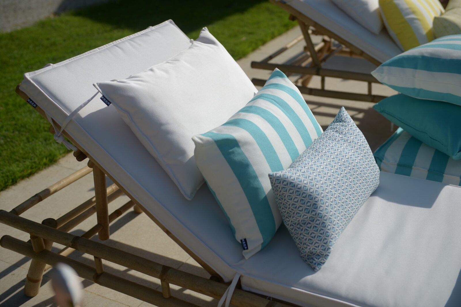 H.O.C.K. Classic Streifen Outdoor Kissen 60x40cm hellgrau