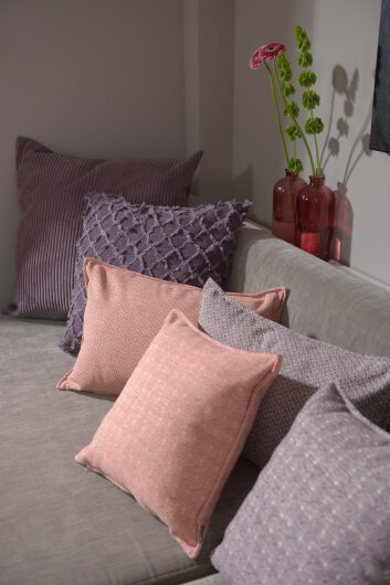 H.O.C.K. Nuvole Kissen 60x60cm brombeer col. 003 mit Fransen