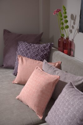 H.O.C.K. Nuvole Kissen 60x60cm brombeer col. 003 mit Fransen