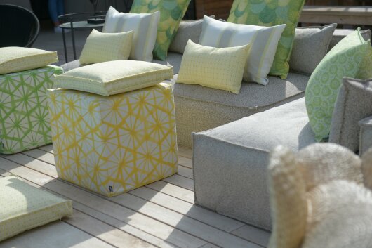 H.O.C.K. Kami Outdoor Hocker eckig 45x45x45cm gelb col. 06 malle