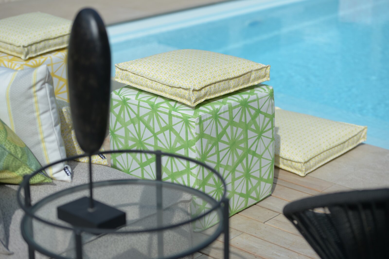 H.O.C.K. Kami Outdoor Hocker eckig 45x45x45cm grün col. 03 malle