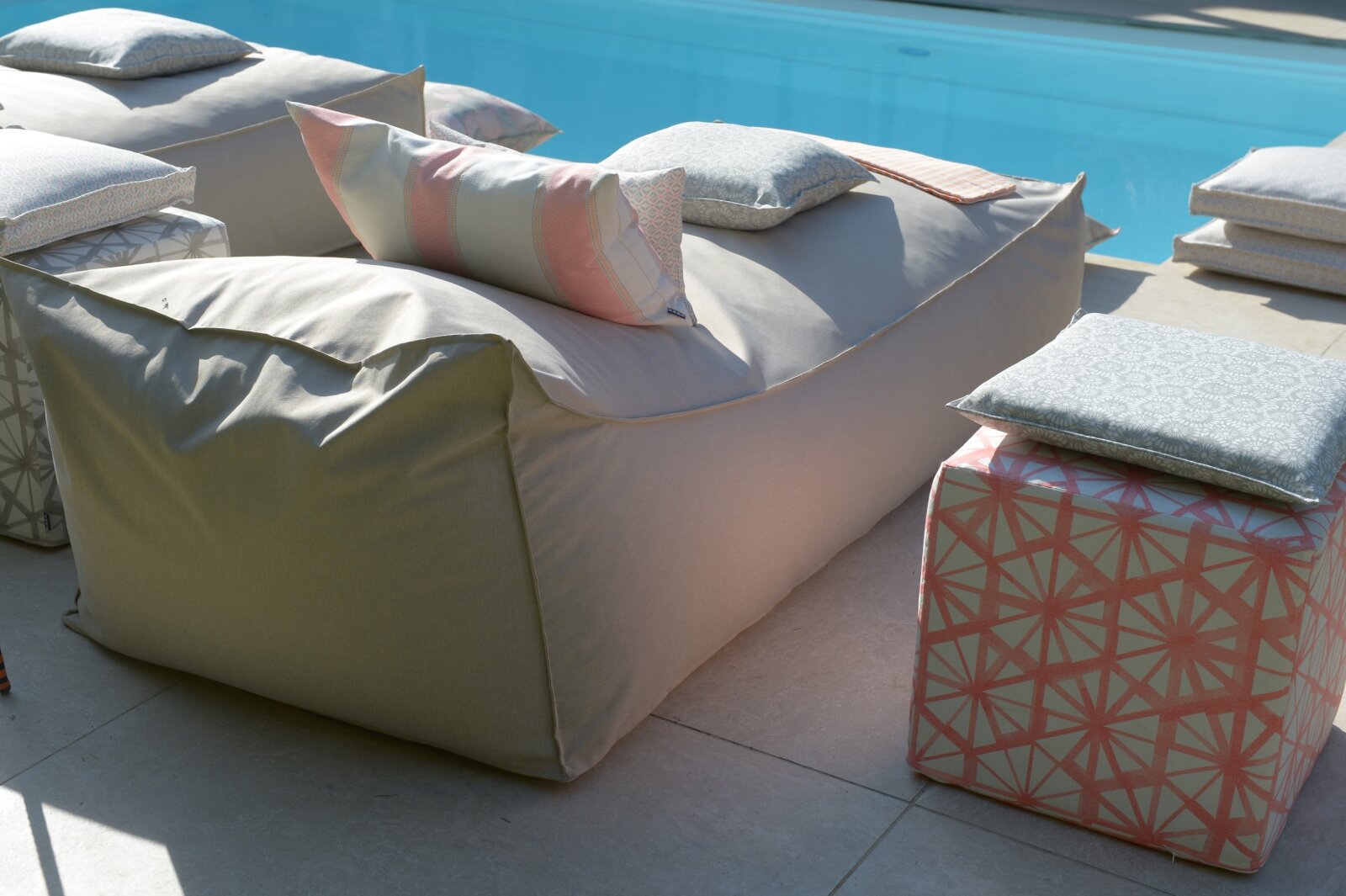 H.O.C.K. Yuno Outdoor Kissen mit Biese 45x45cm taupe - hellgrau col. 01 geblümt malle
