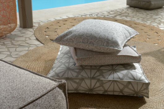 H.O.C.K. Yuno Outdoor Kissen mit Biese 45x45cm taupe - hellgrau col. 01 geblümt malle