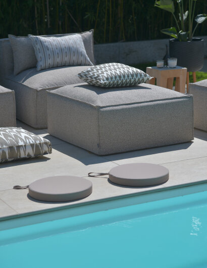 H.O.C.K. Zola Outdoor Hocker Fussteil ca. 95x85x35cm Lore col. taupe 1541