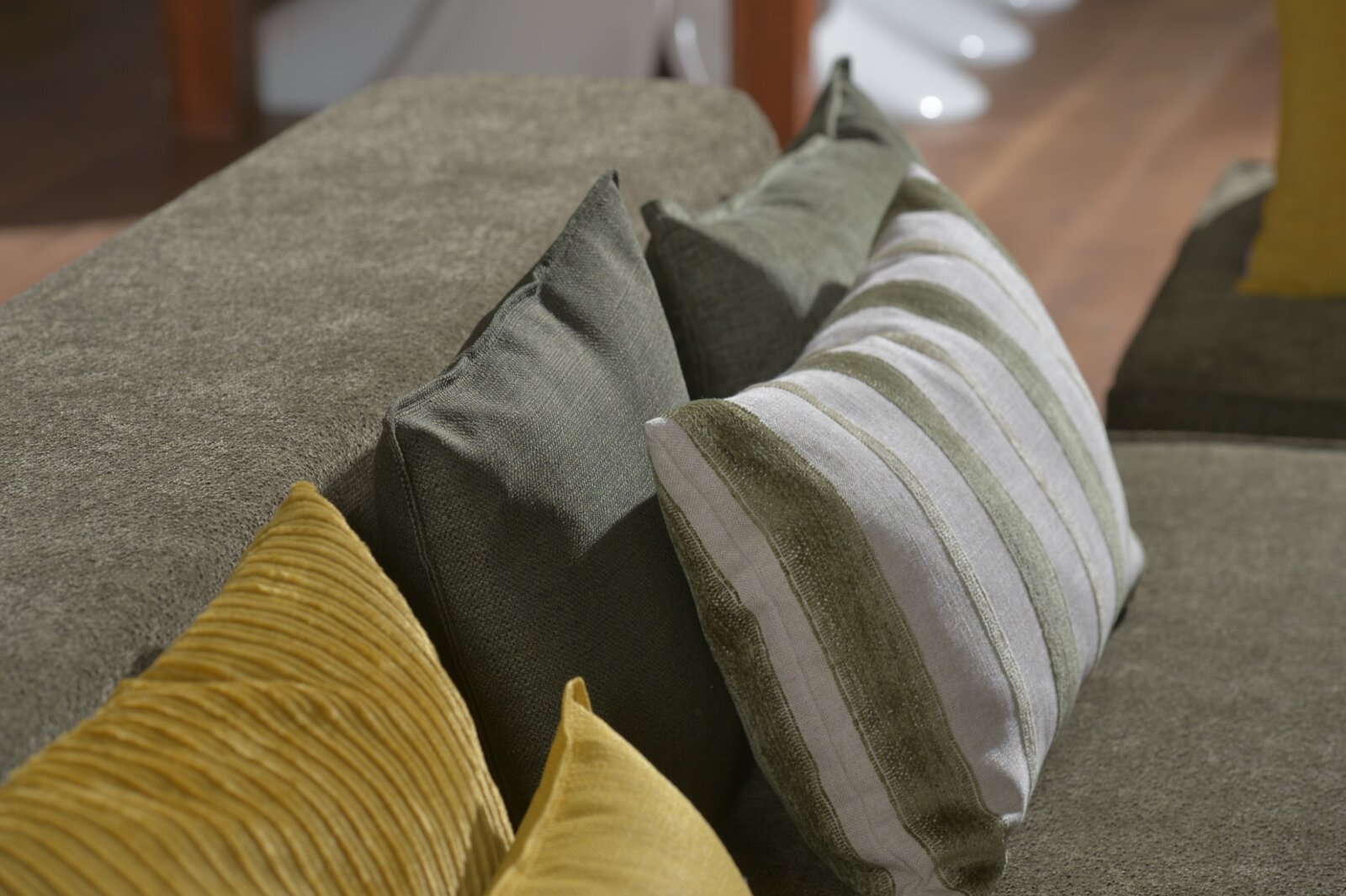 H.O.C.K. Mali Kissen mit Biese 45x45cm olive col. 13
