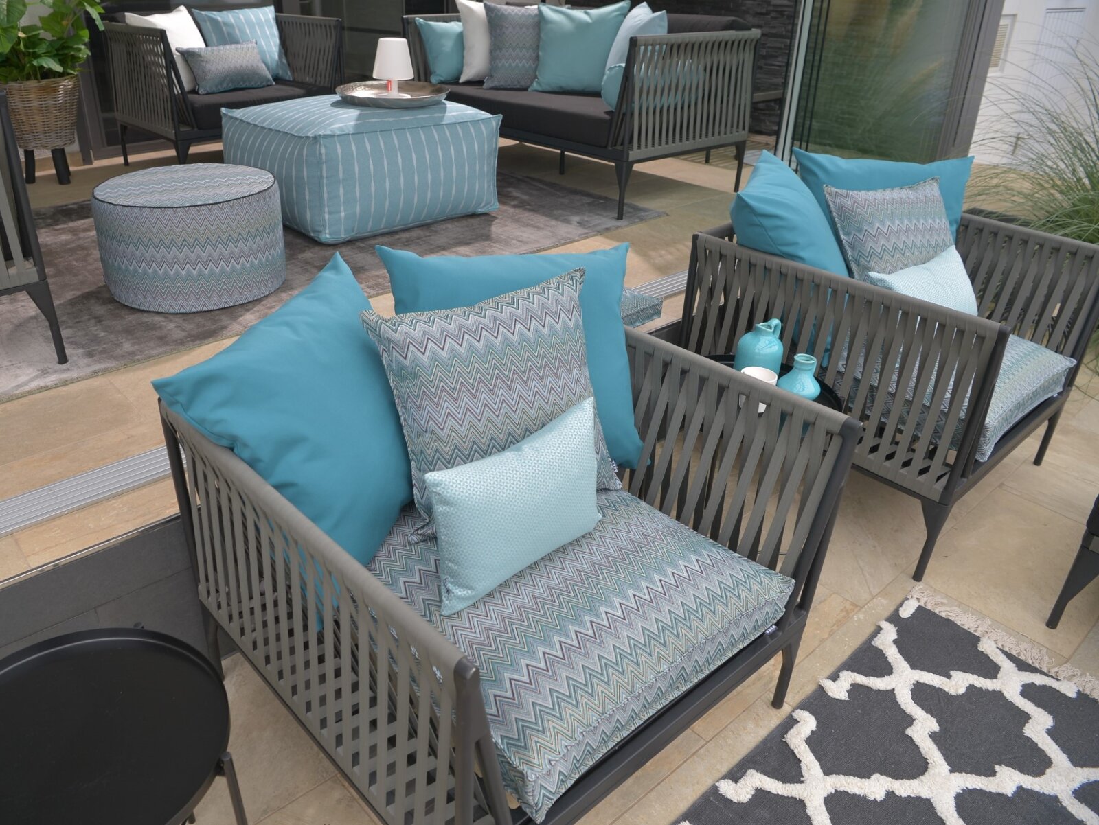 H.O.C.K. Pablo Outdoor Hocker Pouf rund mit Keder ø60x40cm col. 2 blue multi Zick-Zack sun boho