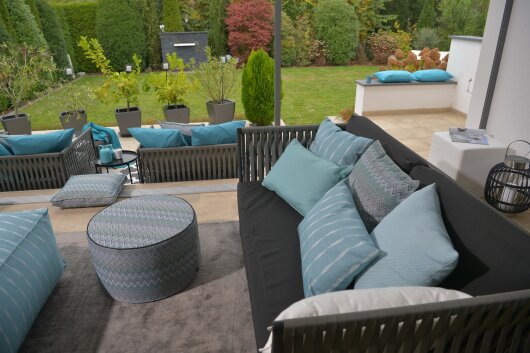 H.O.C.K. Pablo Outdoor Hocker Pouf rund mit Keder ø60x40cm col. 2 blue multi Zick-Zack sun boho